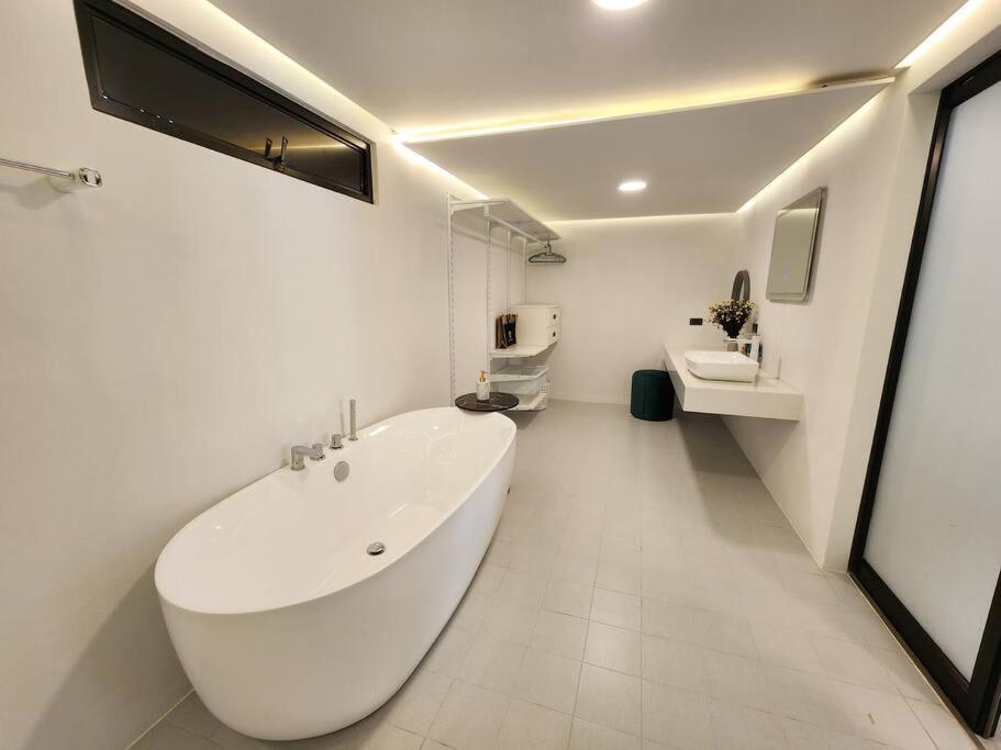 Unique Pool Slide Access Townhouse Holiday home *